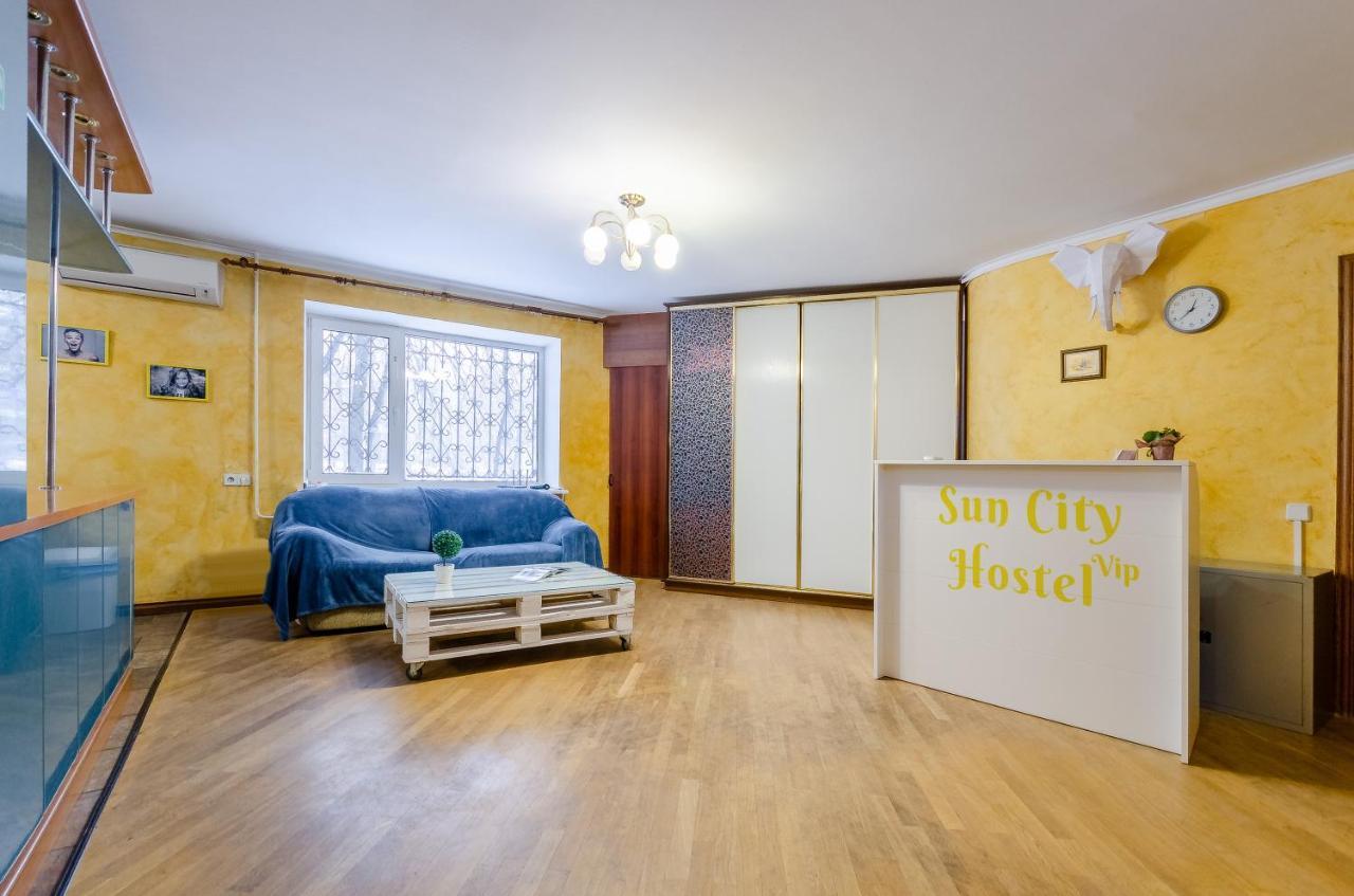 Sun City Hostel 3 Kiev Bagian luar foto